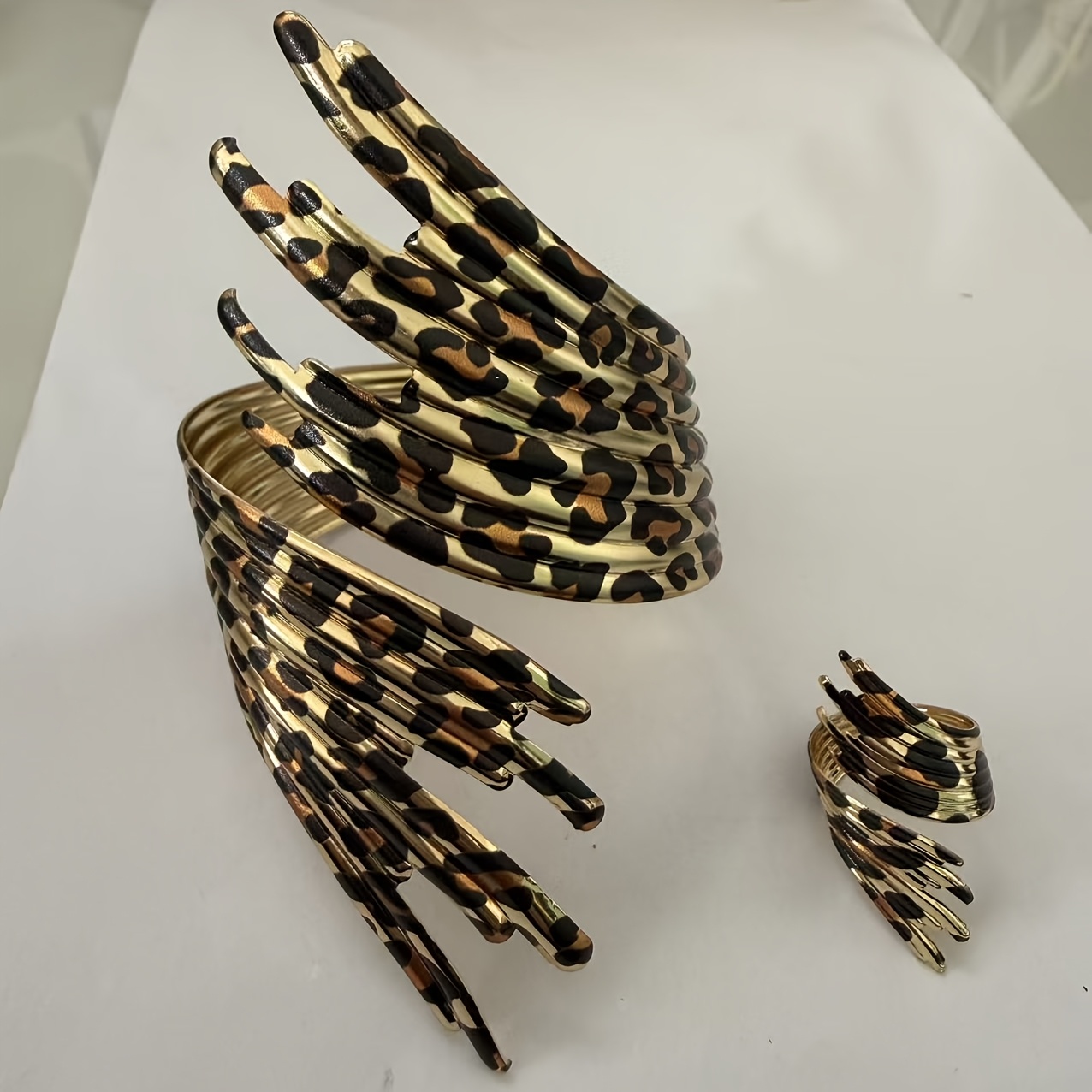 2pcs Bold Textured Wing Bracelet and Ring Set for Women